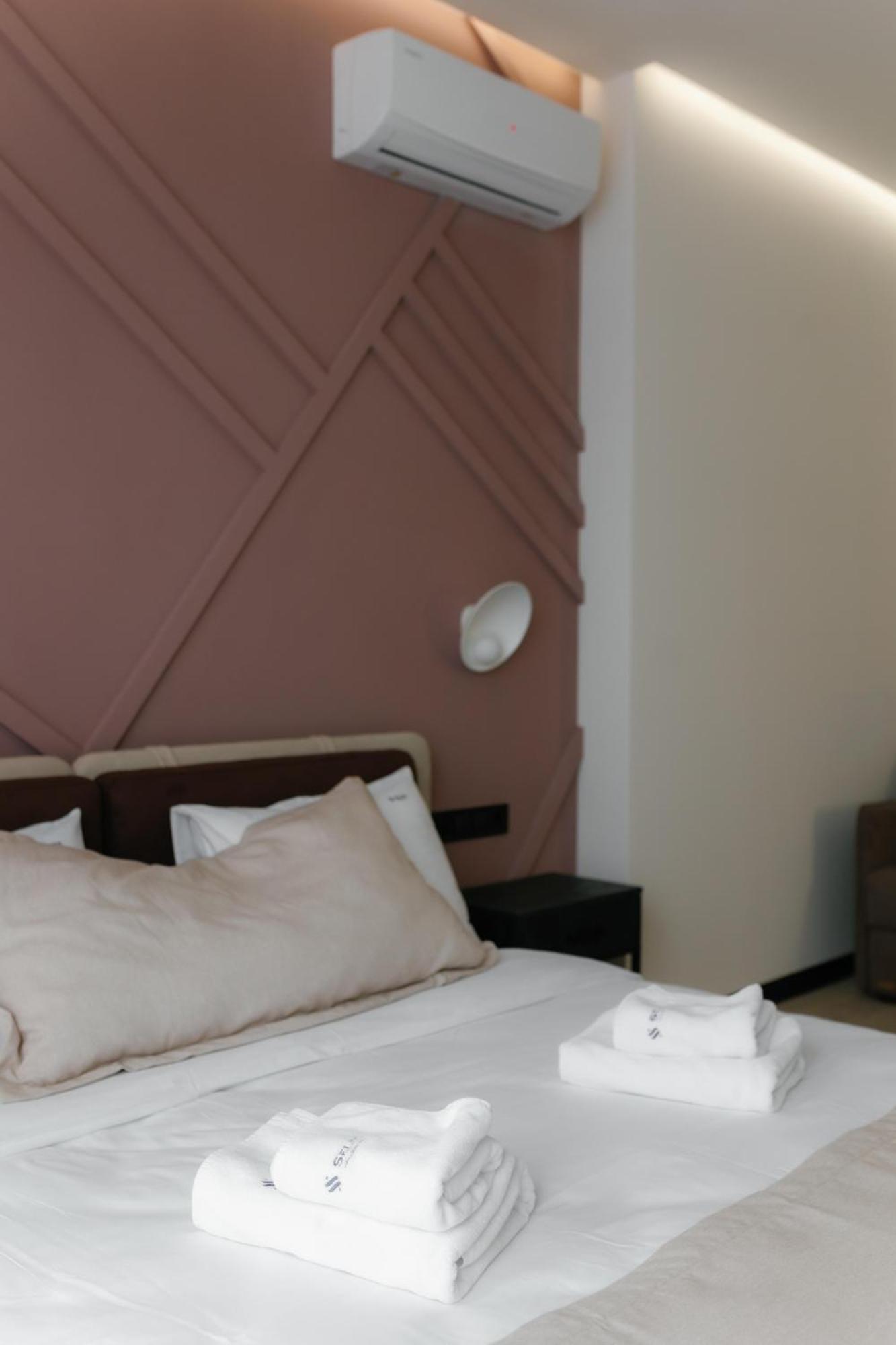 Select Hotel Lviv Buitenkant foto