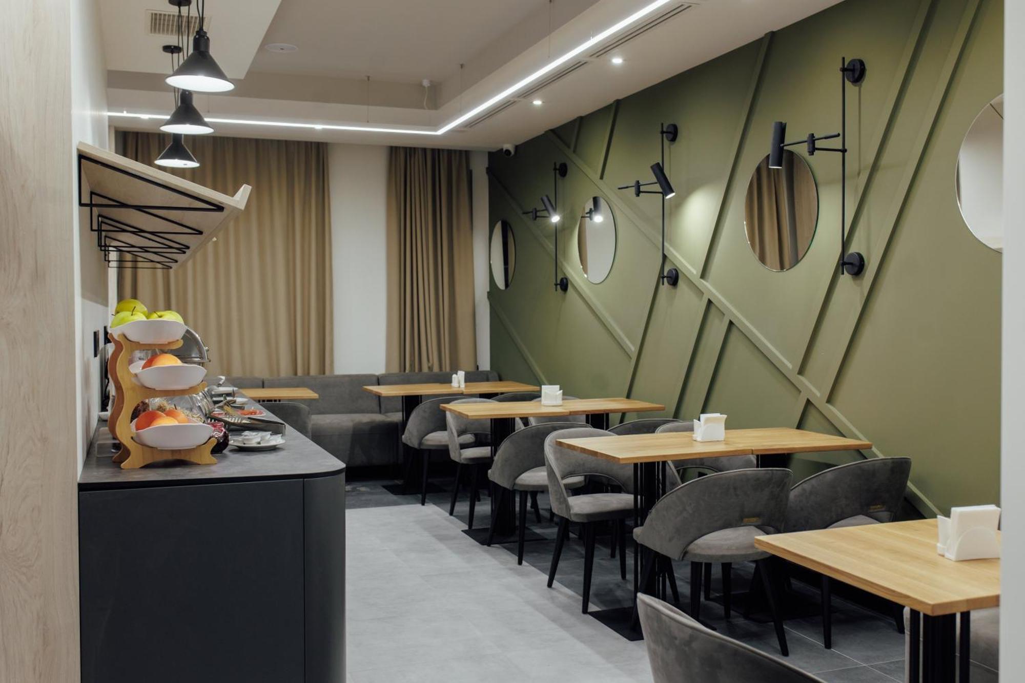 Select Hotel Lviv Buitenkant foto