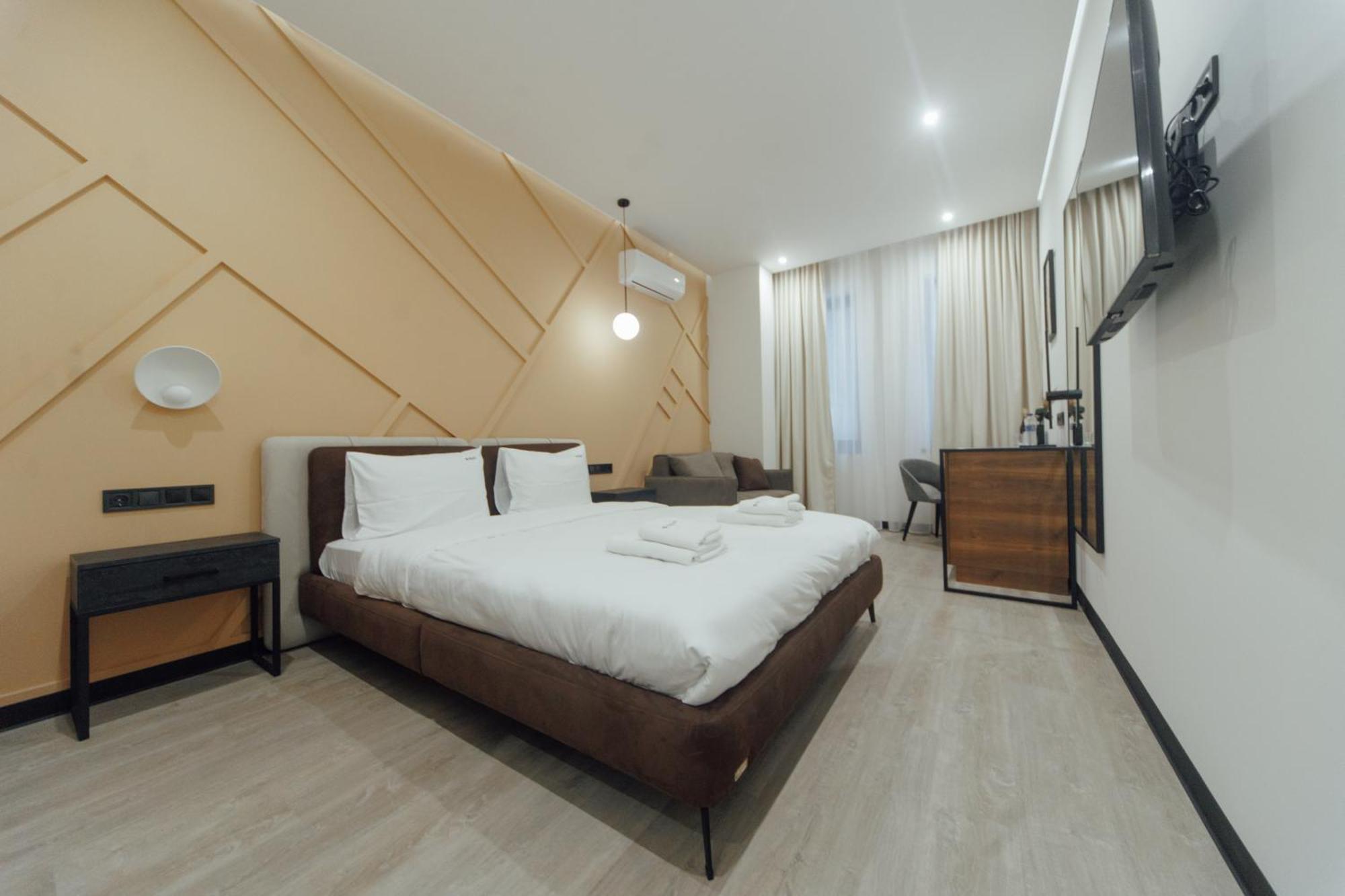 Select Hotel Lviv Buitenkant foto