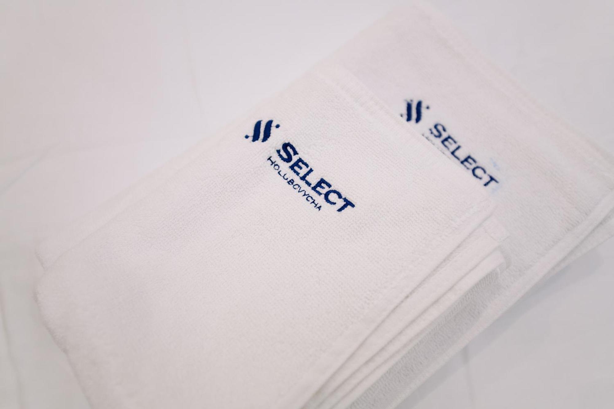 Select Hotel Lviv Buitenkant foto