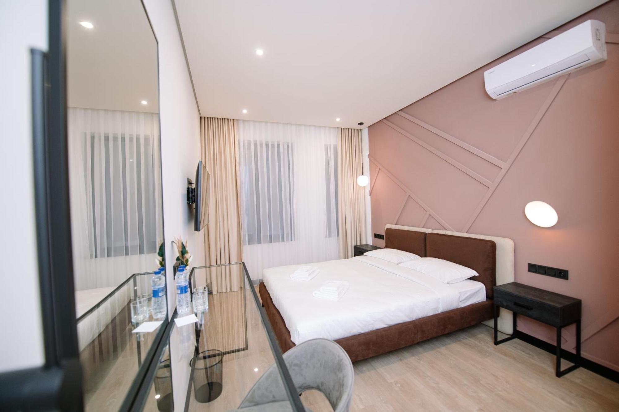 Select Hotel Lviv Buitenkant foto
