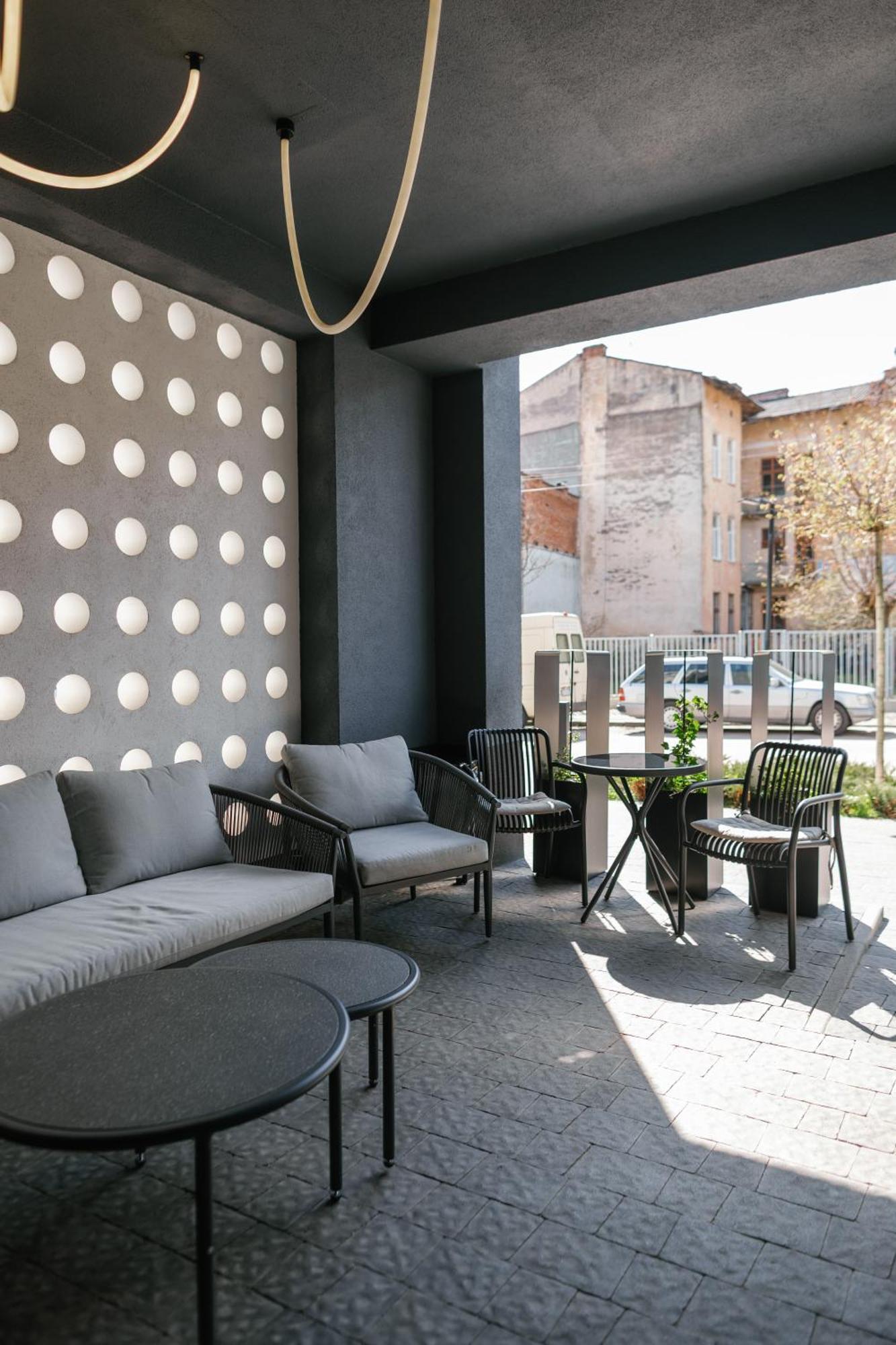 Select Hotel Lviv Buitenkant foto