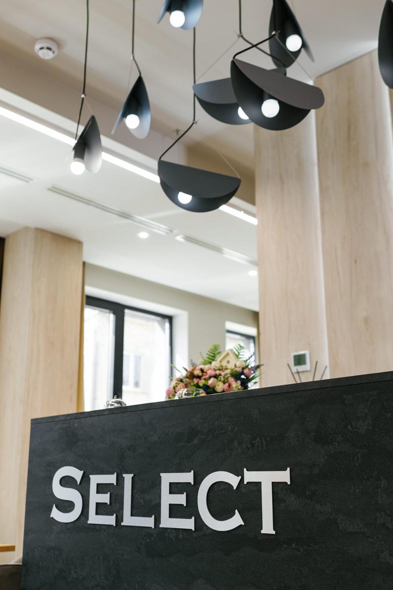 Select Hotel Lviv Buitenkant foto